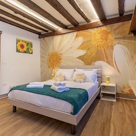 Daisy Flowers By Wonderful Italy Apartment *